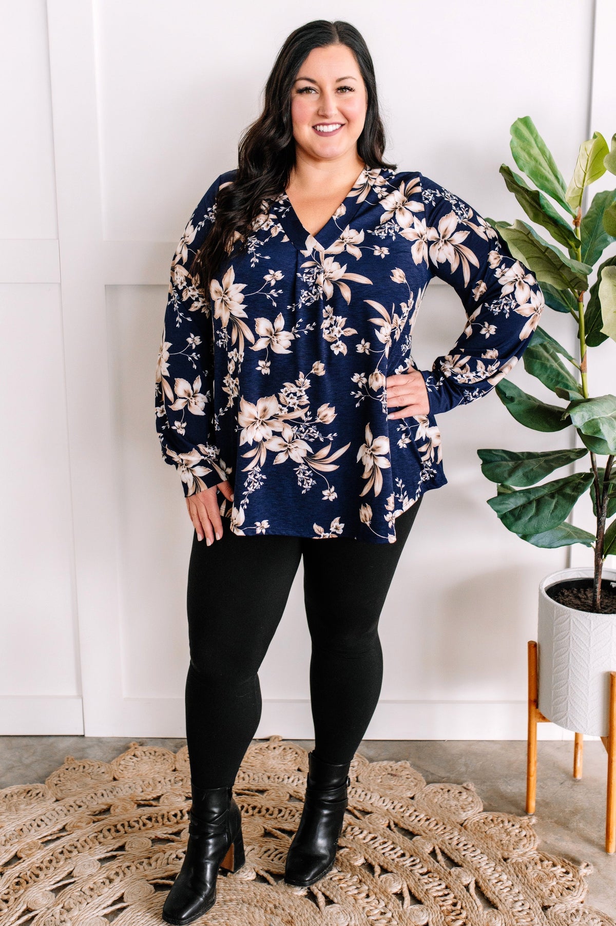 Floral Print Top With Elastic Sleeve In Navy & Natural