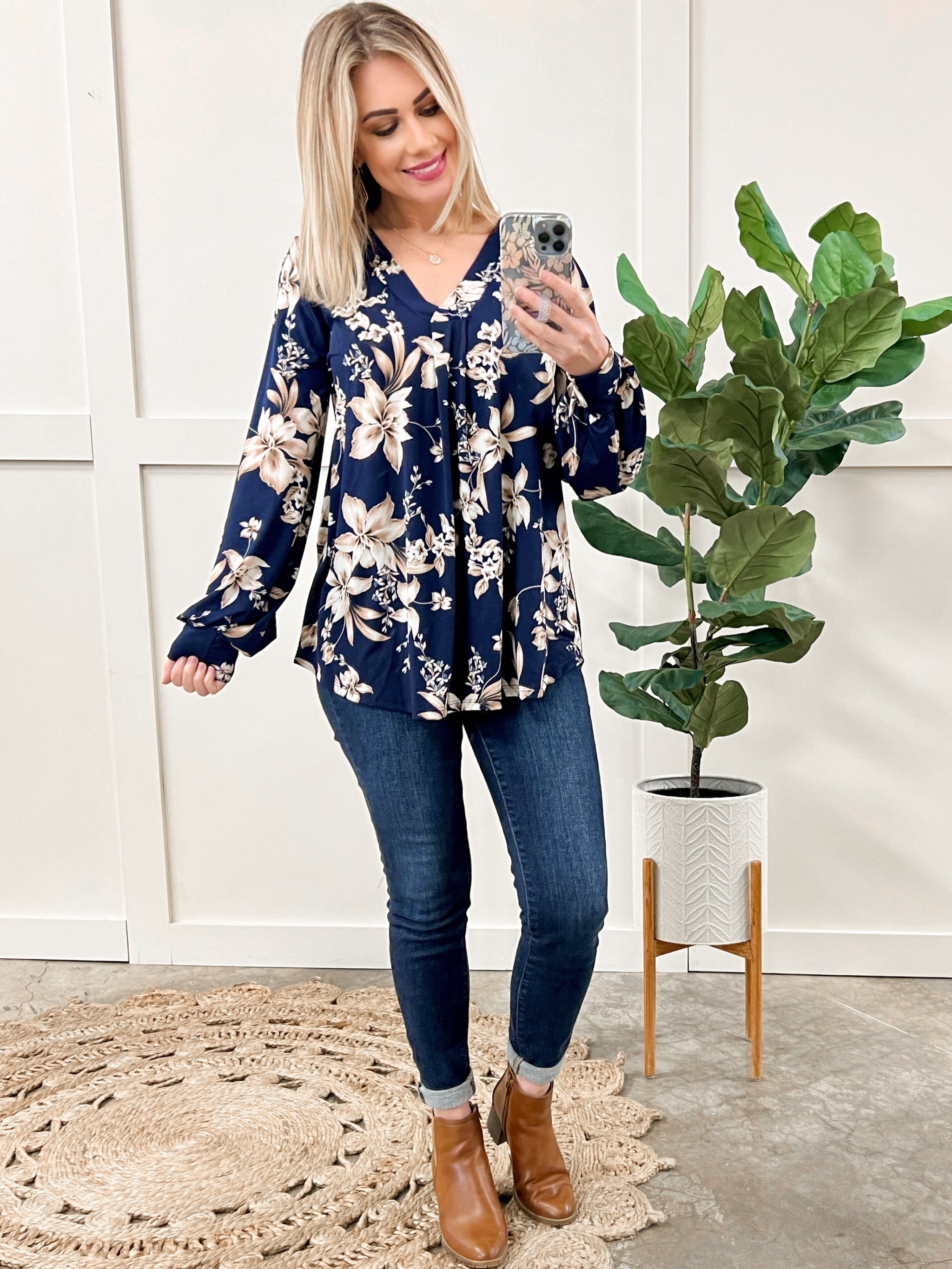 Floral Print Top With Elastic Sleeve In Navy & Natural