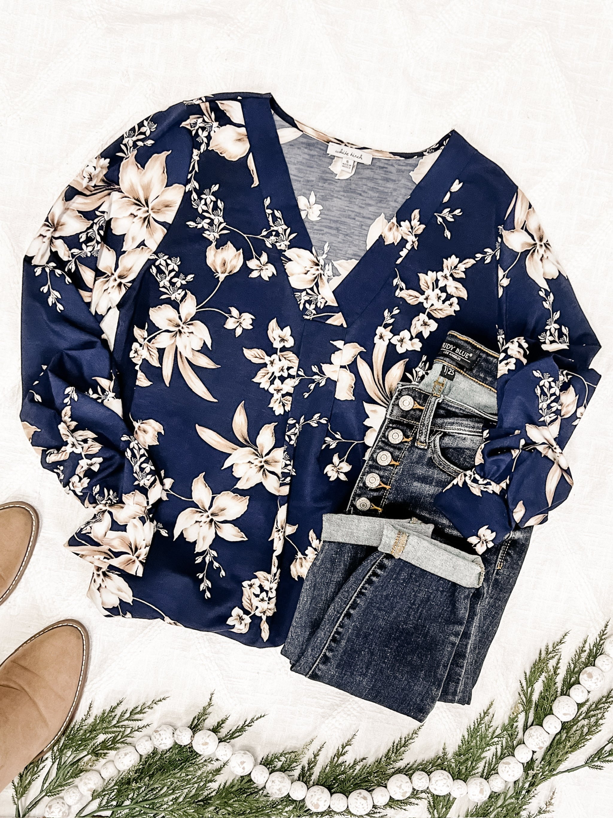 Floral Print Top With Elastic Sleeve In Navy & Natural